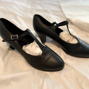 Women’s Capezio Tstrap Heels Black